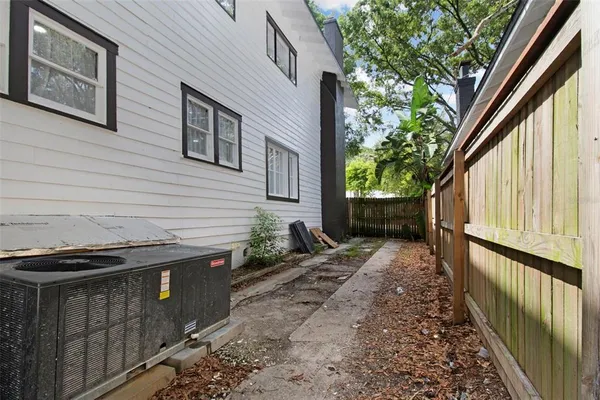 $1,875 | 1024 East Crenshaw Street, Unit A, Tampa, FL 33604