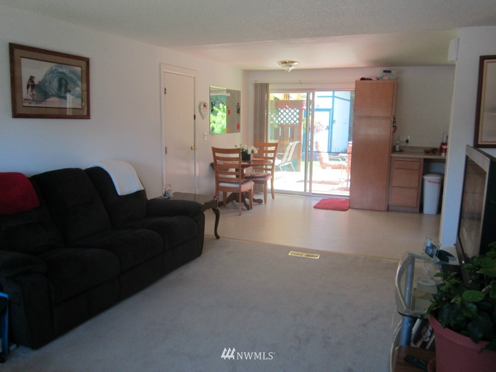 19364 142nd Place Southeast Renton, WA 98058 - Photo 2 of 10 Gallery Image 2