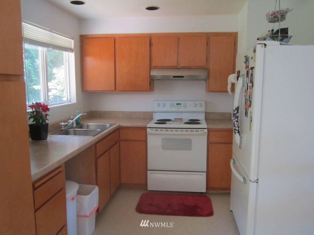 19364 142nd Place Southeast Renton, WA 98058 - Photo 4 of 10 Gallery Image 4