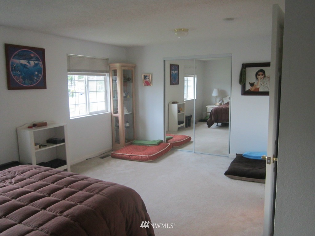 19364 142nd Place Southeast Renton, WA 98058 - Photo 6 of 10 Gallery Image 6
