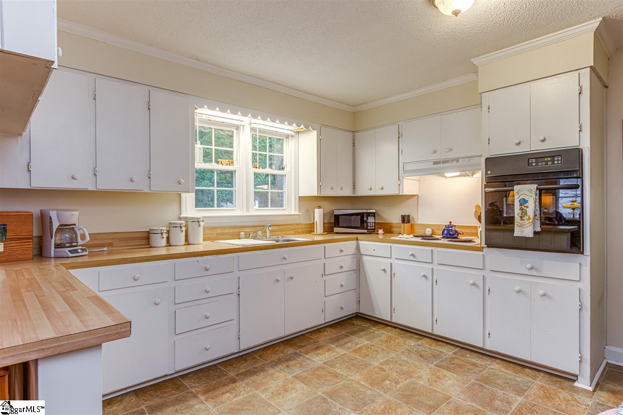 108 Bennett Street Greer, SC 29651 - Photo 3 of 16 Gallery Image 3