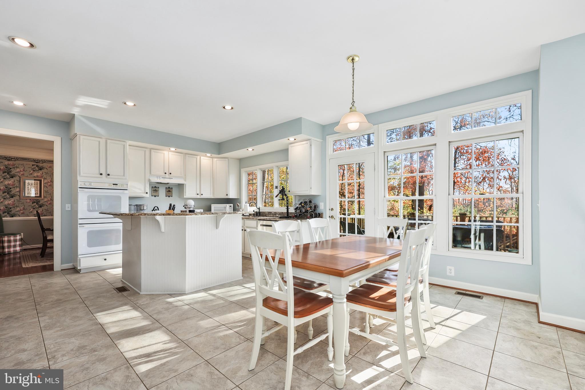 14257 Clubhouse Road Gainesville, VA 20155 - Photo 23 of 69 Wide open kitchen! Beautiful and bright!