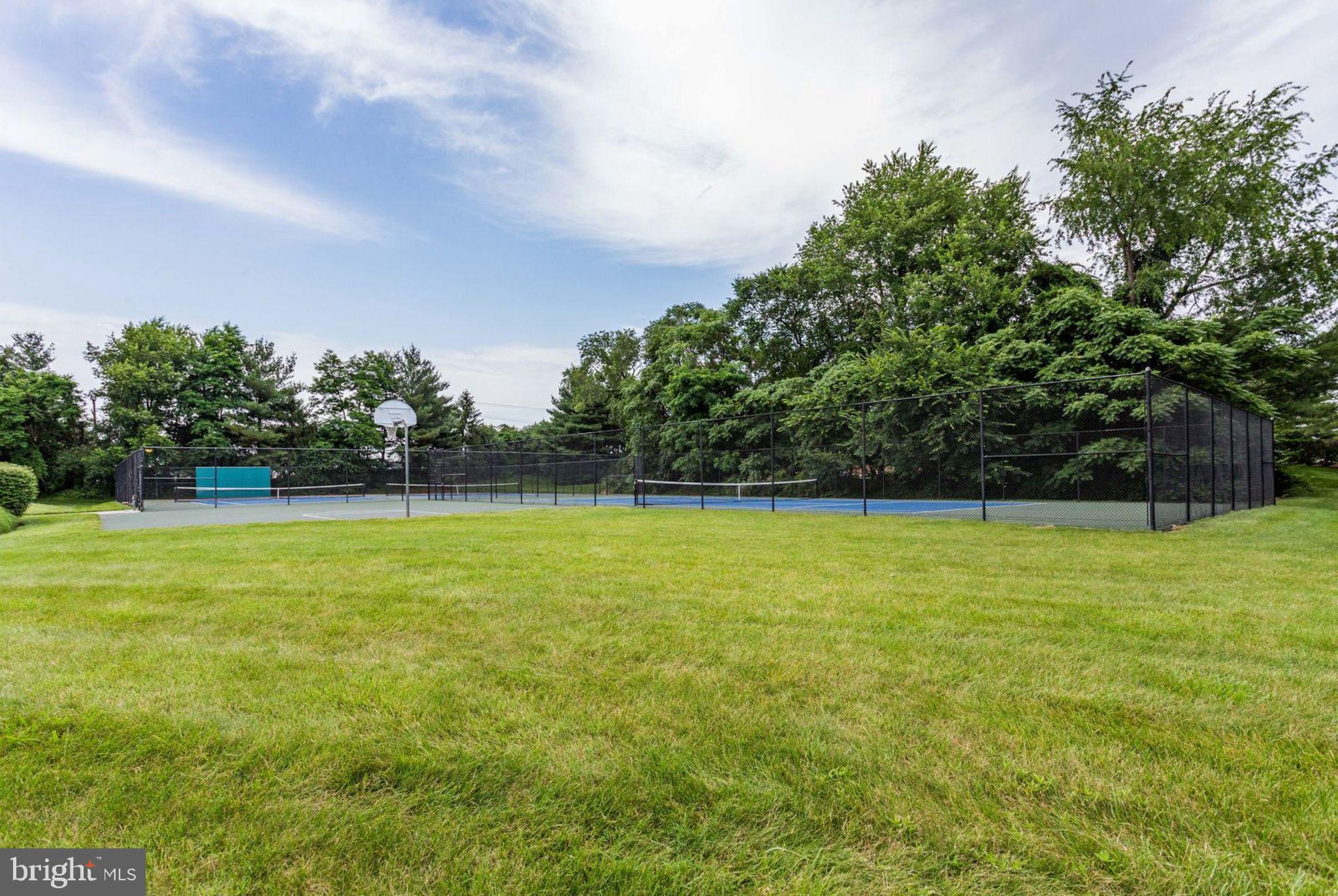 14257 Clubhouse Road Gainesville, VA 20155 - Photo 65 of 69 Basketball, volleyball and tennis courts.