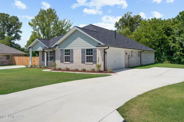 $342,250 | 7709 Mary McCoy Drive, Horn Lake, MS 38637