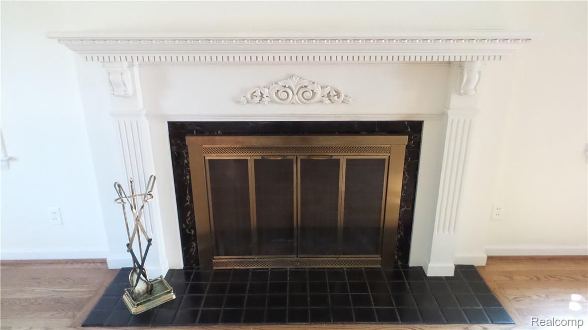 879 Hampton Road Grosse Pointe, MI 48236 - Photo 5 of 44 20160808_122157.jpg