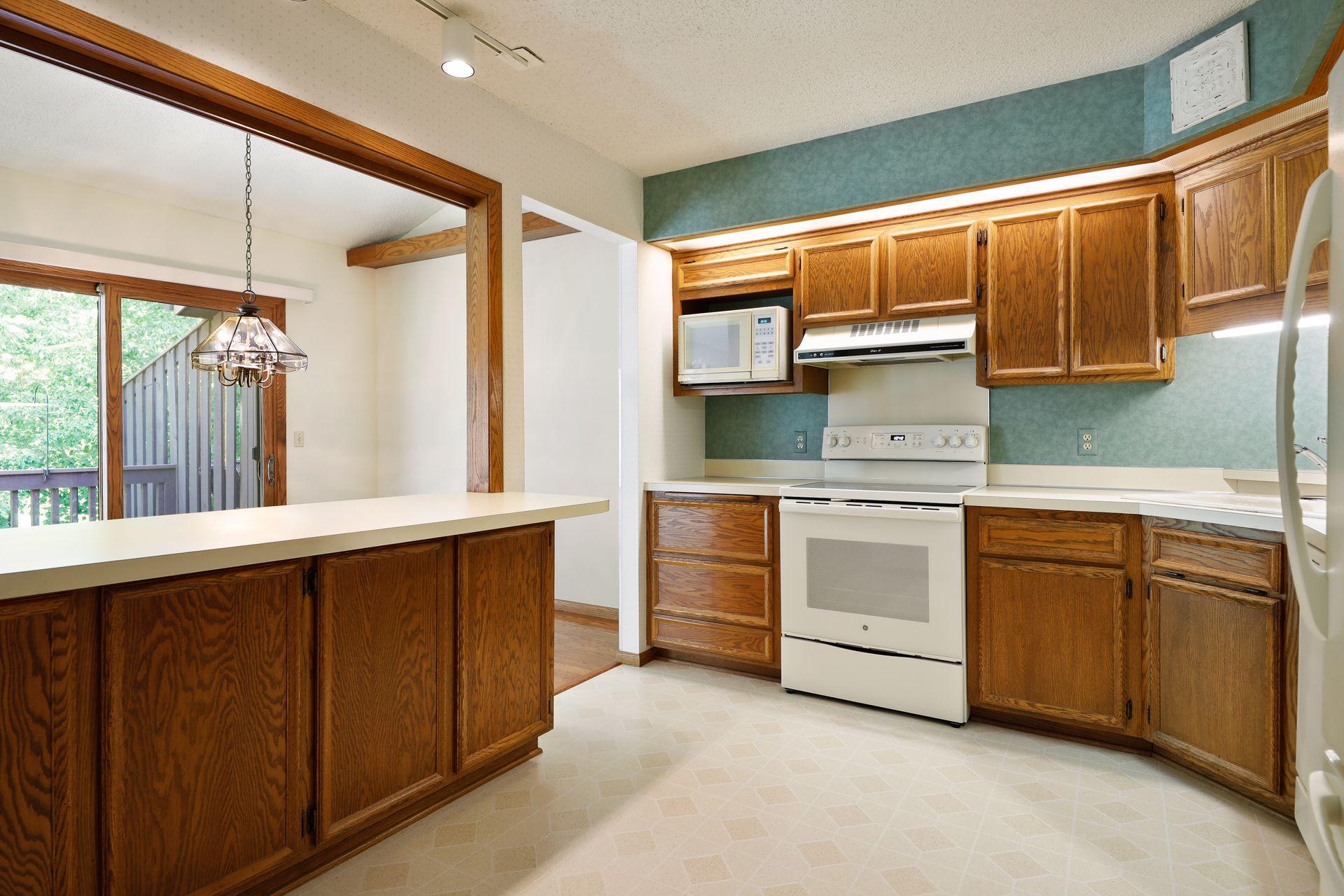 9351 Nesbitt Road Bloomington, MN 55437 - Photo 9 of 30 Gallery Image 9