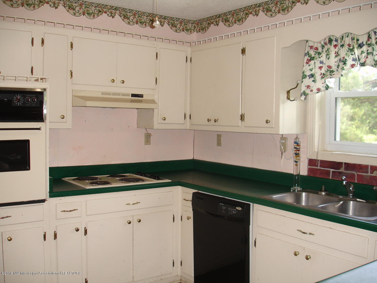 259 South Red Banks Road Holly Springs, MS 38635 - Photo 8 of 18 kitchen
