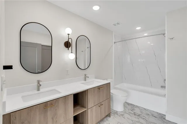 $1,800 | 3100 Lake Villa Drive, Metairie, LA 70002