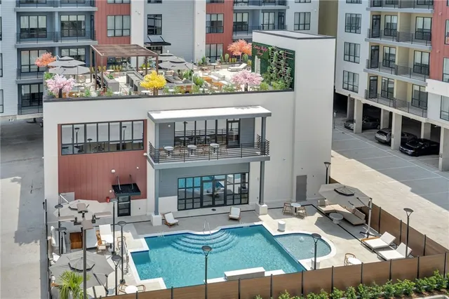 $1,800 | 3100 Lake Villa Drive, Metairie, LA 70002