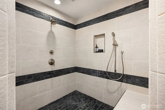 $3,995,000 | 101 Gold Hill Road East, Enumclaw, WA 98022