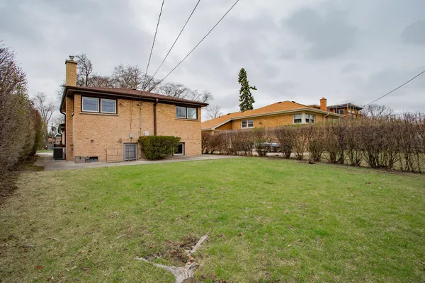 $439,000 | 9235 North Kildare Avenue, Skokie, IL 60076