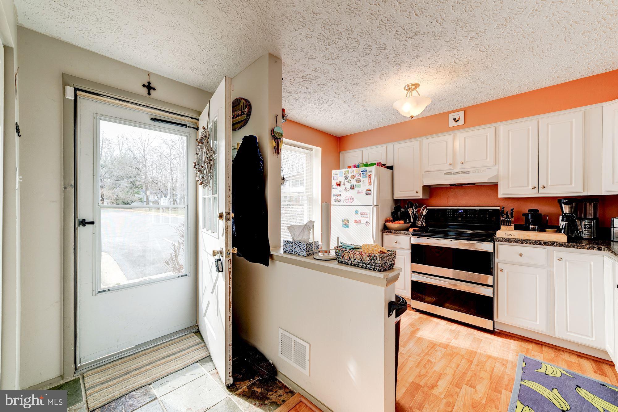 8072 Grandview Court Springfield, VA 22153 - Photo 2 of 26