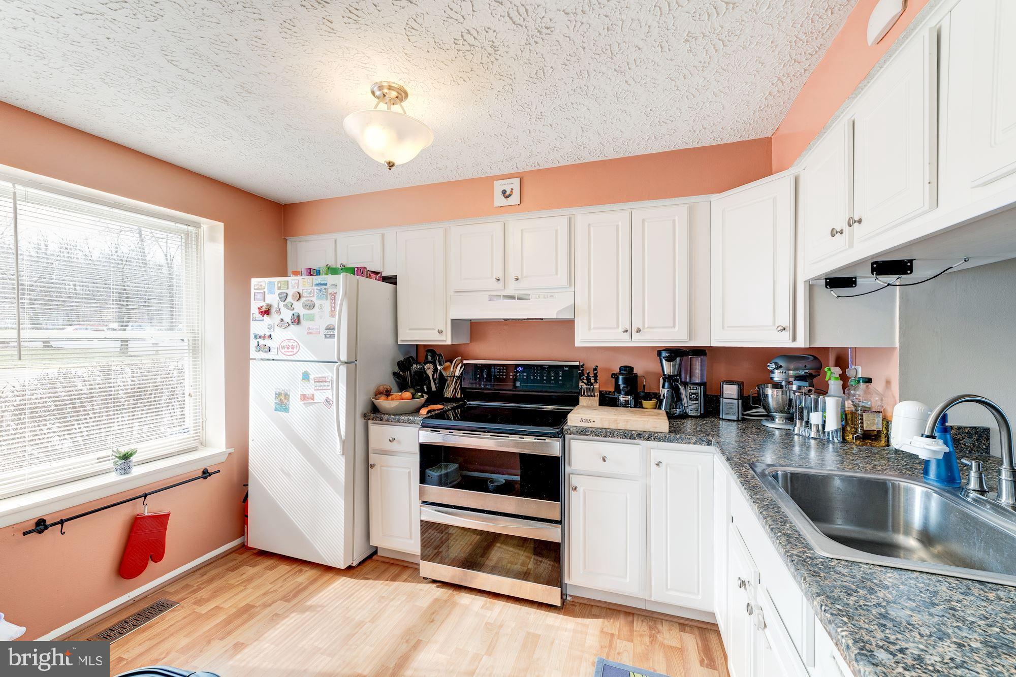 8072 Grandview Court Springfield, VA 22153 - Photo 3 of 26