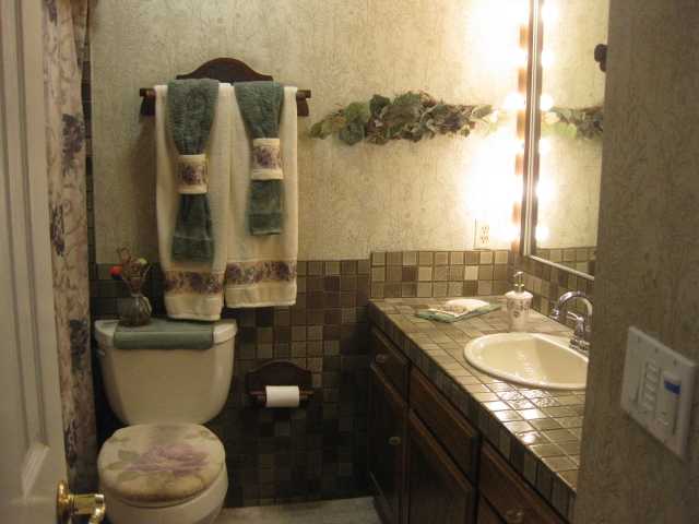 13318 Tobiasson Road Poway, CA 92064 - Photo 12 of 21 Even the hall bathroom, which features a full tub and shower, has been nicely updated.