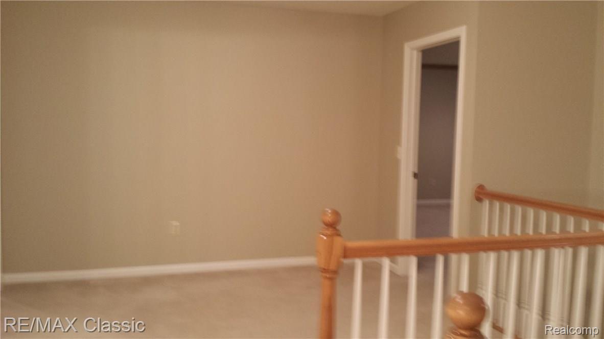 3267 Fantail Drive Rochester, MI 48309 - Photo 5 of 5 3267 Fantail - 2nd fl hallway.jpg