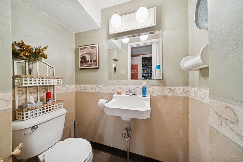 31 Locust Lane Pittsburgh, PA 15241 - Photo 25 of 35 a bathroom with a toilet sink and mirror