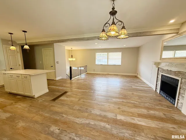 $2,299 | 1013 West Wonderview Drive, Dunlap, IL 61525