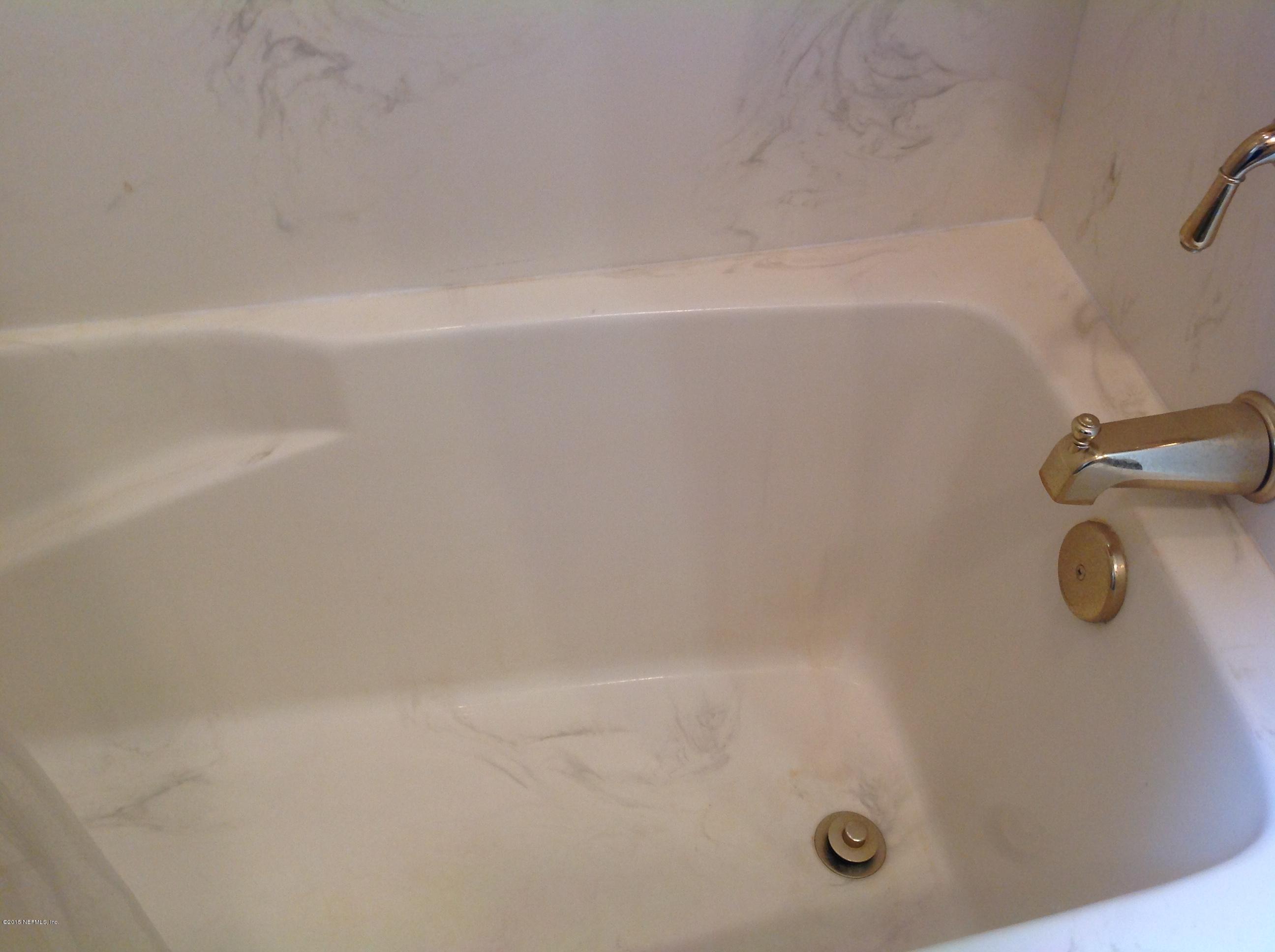 15540 Bream Road Jacksonville, FL 32226 - Photo 40 of 49 Extra deep tub in guest bath