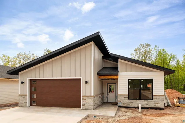 $756,700 | 125 Goldys Way, Duluth, MN 55808