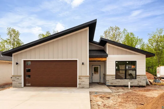 $756,700 | 125 Goldys Way, Duluth, MN 55808