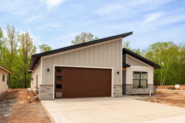 $756,700 | 125 Goldys Way, Duluth, MN 55808