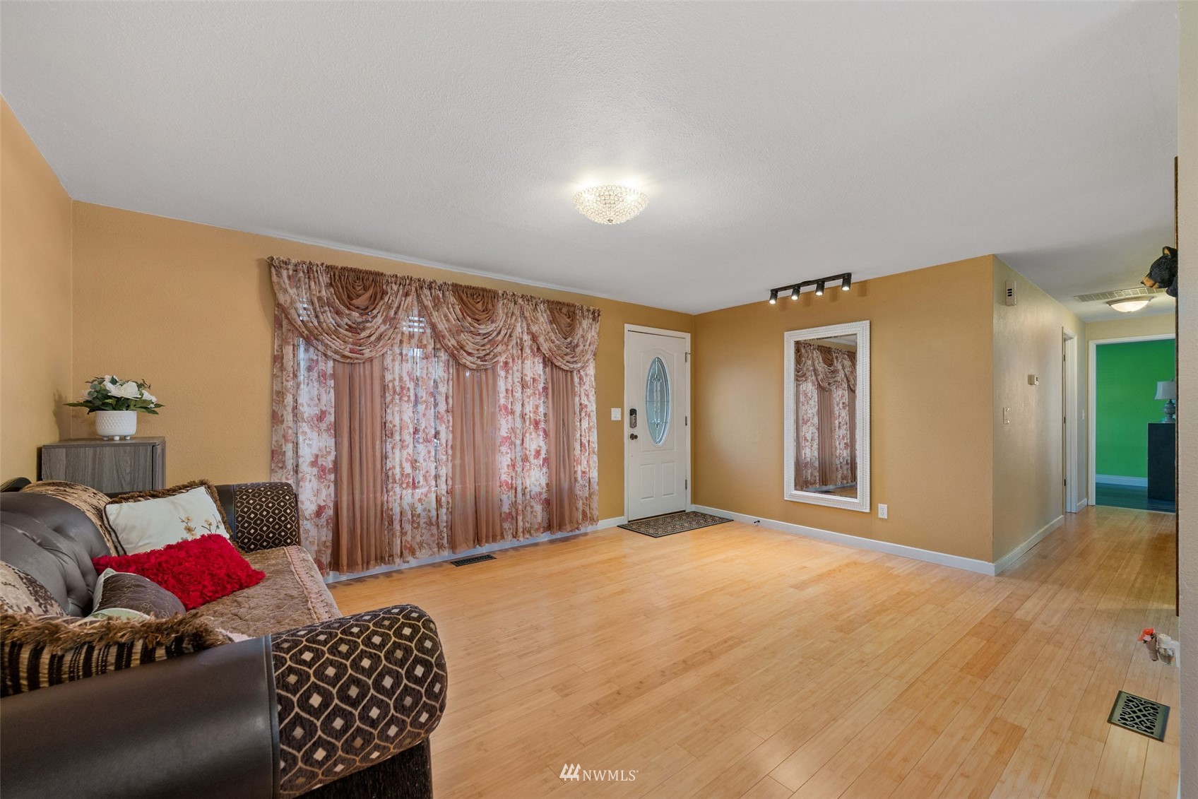 15212 Southeast 178th Place Renton, WA 98058 - Photo 6 of 32 Gallery Image 6