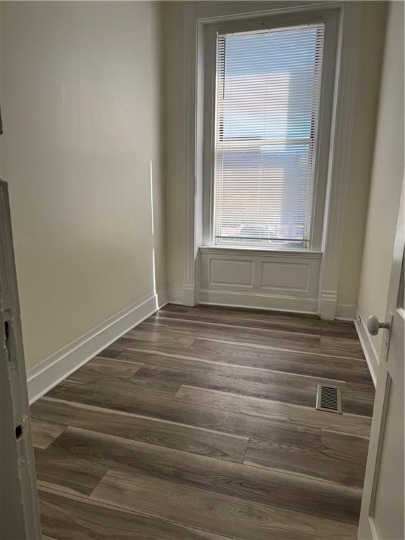 94 South 18th Street, Unit 2 Pittsburgh, PA 15203 - Photo 8 of 20 a bathroom with a window