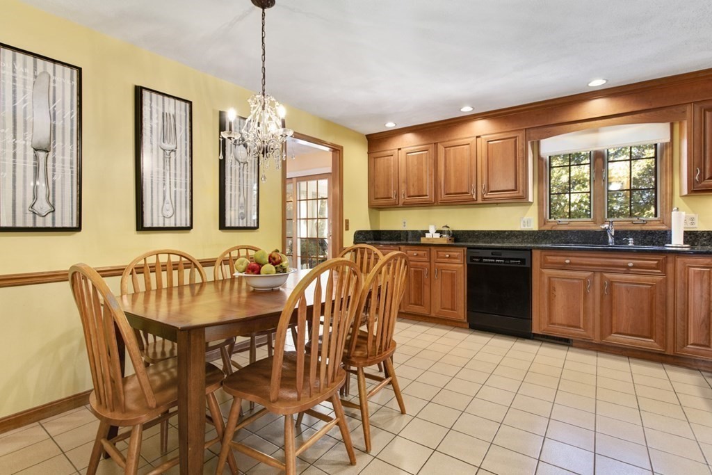 23 Murdoch Road Stoneham, MA 02180 - Photo 6 of 41 Gallery Image 6