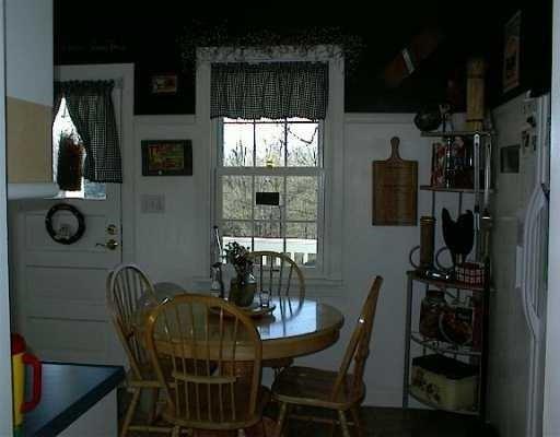9 Vigne Road Coraopolis, PA 15108 - Photo 4 of 19 KITCHEN TABLE AND DOOR TO DECK