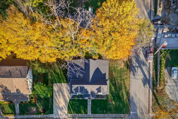 a view of entryway and outdoor space