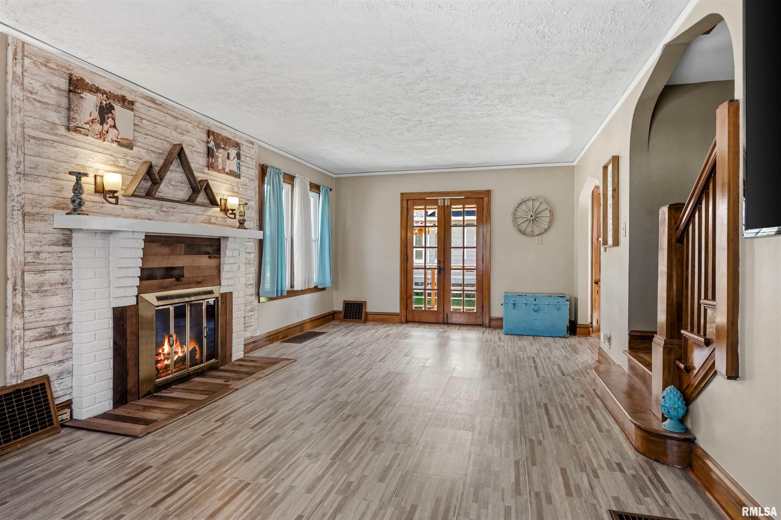 1841 Mound Road Jacksonville, IL 62650 - Photo 5 of 41 Gallery Image 5