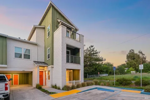 $389,000 | 2672 Franz Kafka Avenue, Santa Rosa, CA 95404
