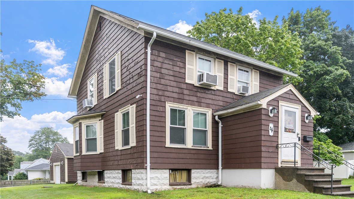 4 Whitcomb Road East Providence, RI 02915 - Photo 2 of 25 Gallery Image 2