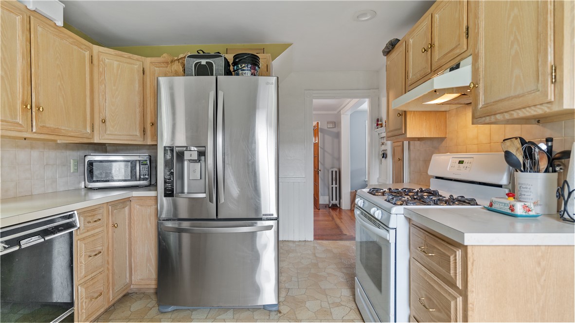 4 Whitcomb Road East Providence, RI 02915 - Photo 5 of 25 Gallery Image 5