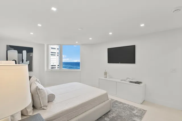 $2,600,000 | 550 South Ocean Boulevard, Unit 1001, Boca Raton, FL 33432