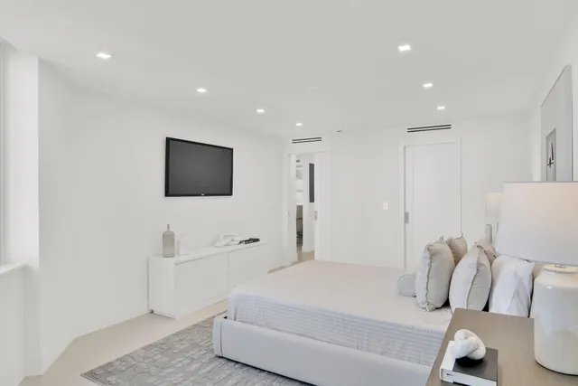 $2,600,000 | 550 South Ocean Boulevard, Unit 1001, Boca Raton, FL 33432