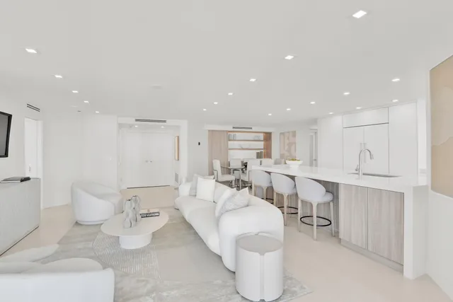 $2,600,000 | 550 South Ocean Boulevard, Unit 1001, Boca Raton, FL 33432