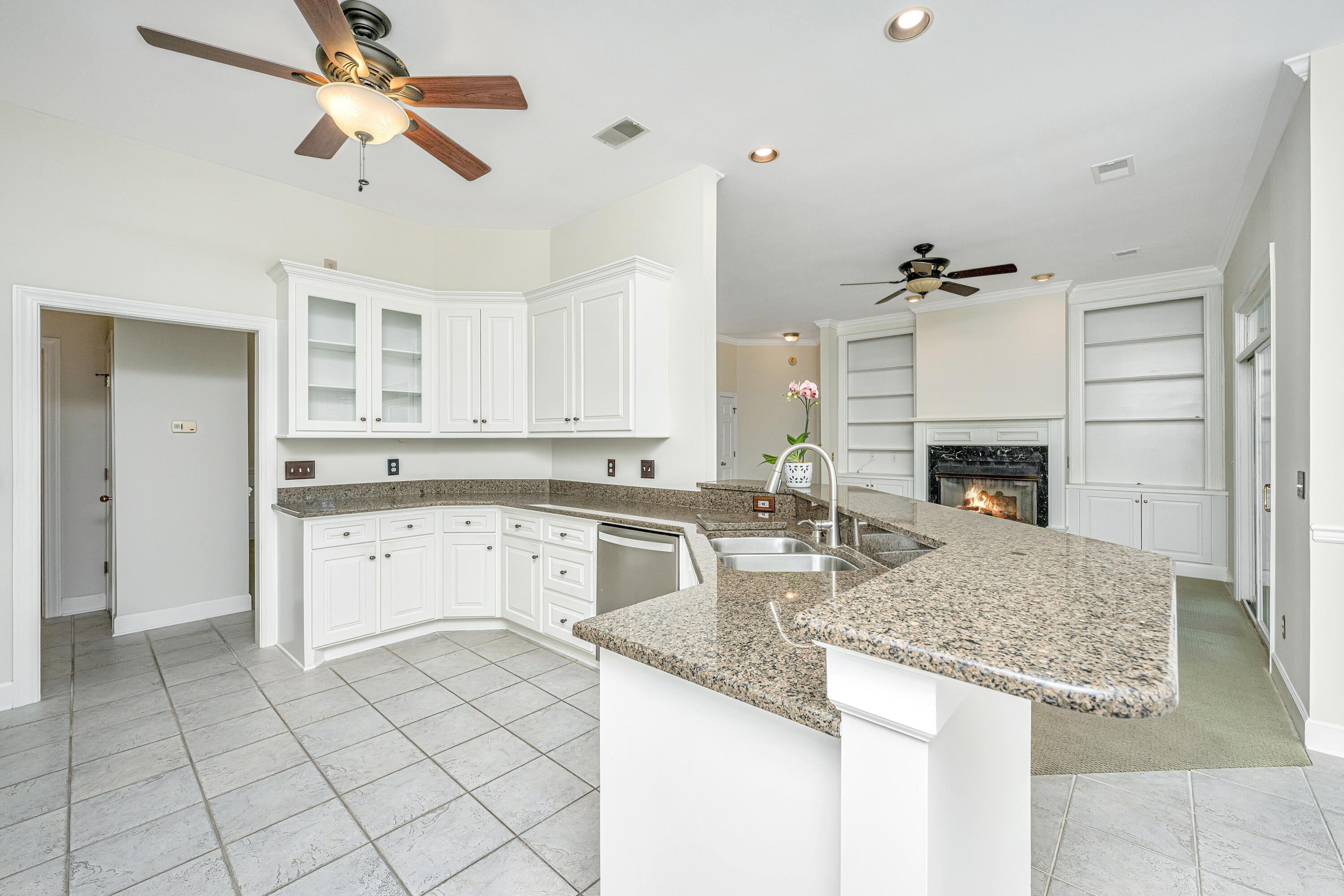 104 Sutton Lane Goose Creek, SC 29445 - Photo 18 of 40 Kitchen Bar