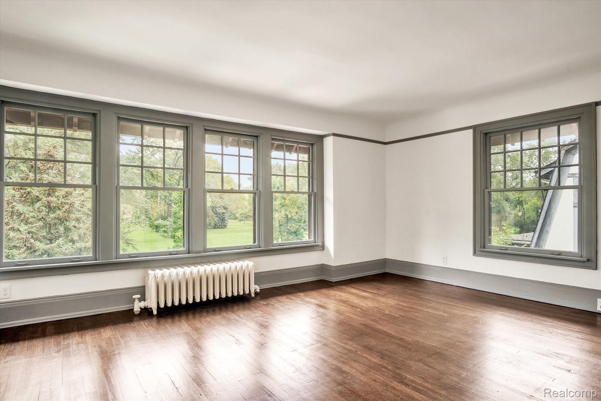 703 Edison Street Detroit, MI 48202 - Photo 36 of 47 32-703-Edison-Windowstill-Real-Estate-Photography-32.jpg