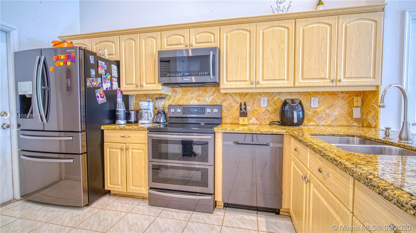 21301 Millbrook Court Boca Raton, FL 33498 - Photo 3 of 22 Gallery Image 3
