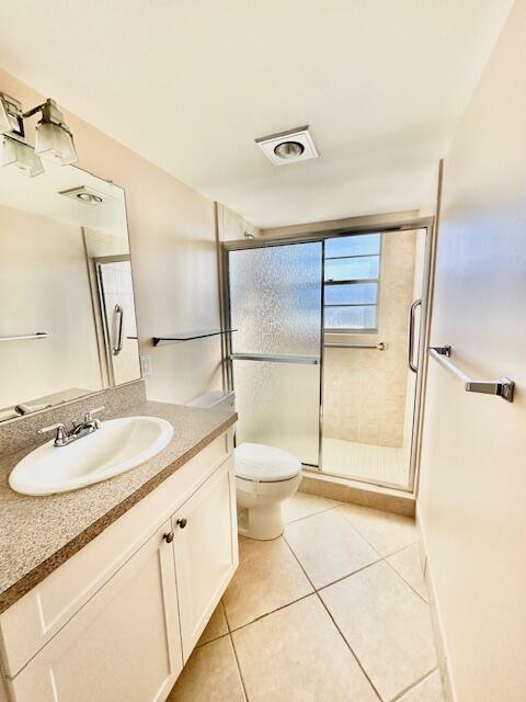 4001 Hythe A Boca Raton, FL 33434 - Photo 7 of 38 Main Bathroom