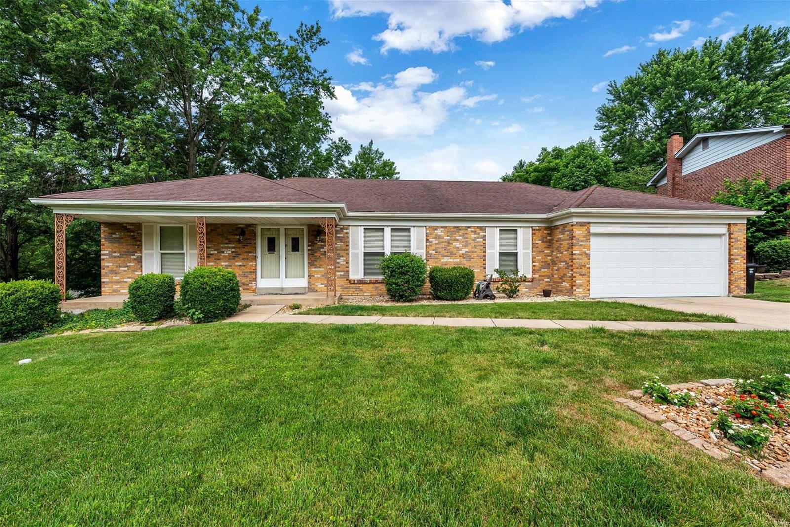 5331 Casa Royale Drive St. Louis, MO 63129 - Photo 1 of 42