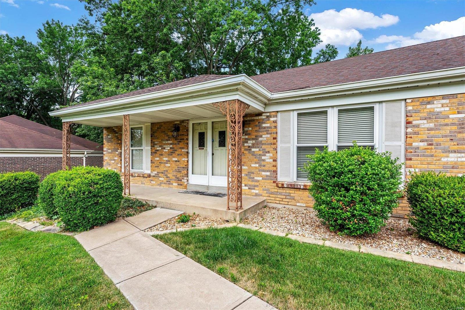 5331 Casa Royale Drive St. Louis, MO 63129 - Photo 2 of 42