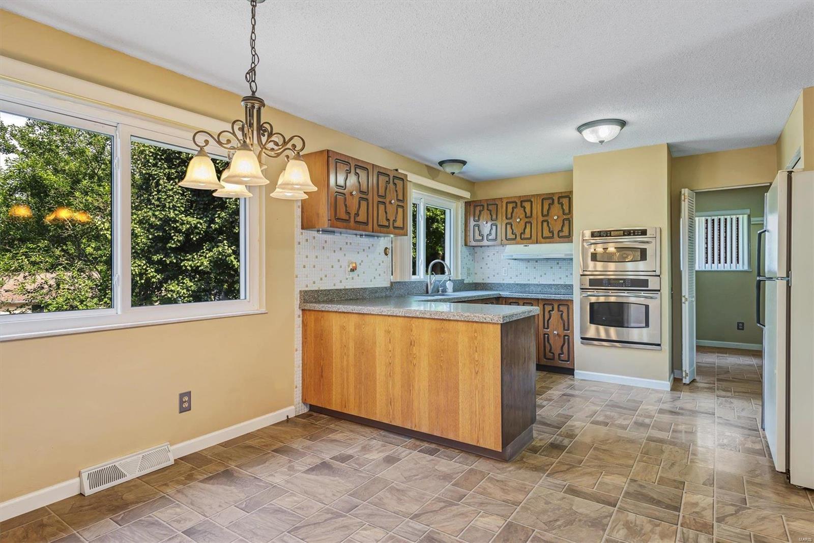 5331 Casa Royale Drive St. Louis, MO 63129 - Photo 12 of 42