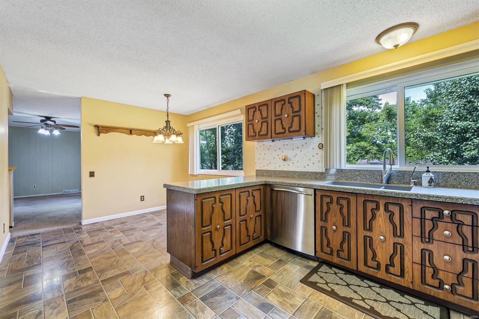 5331 Casa Royale Drive St. Louis, MO 63129 - Photo 15 of 42