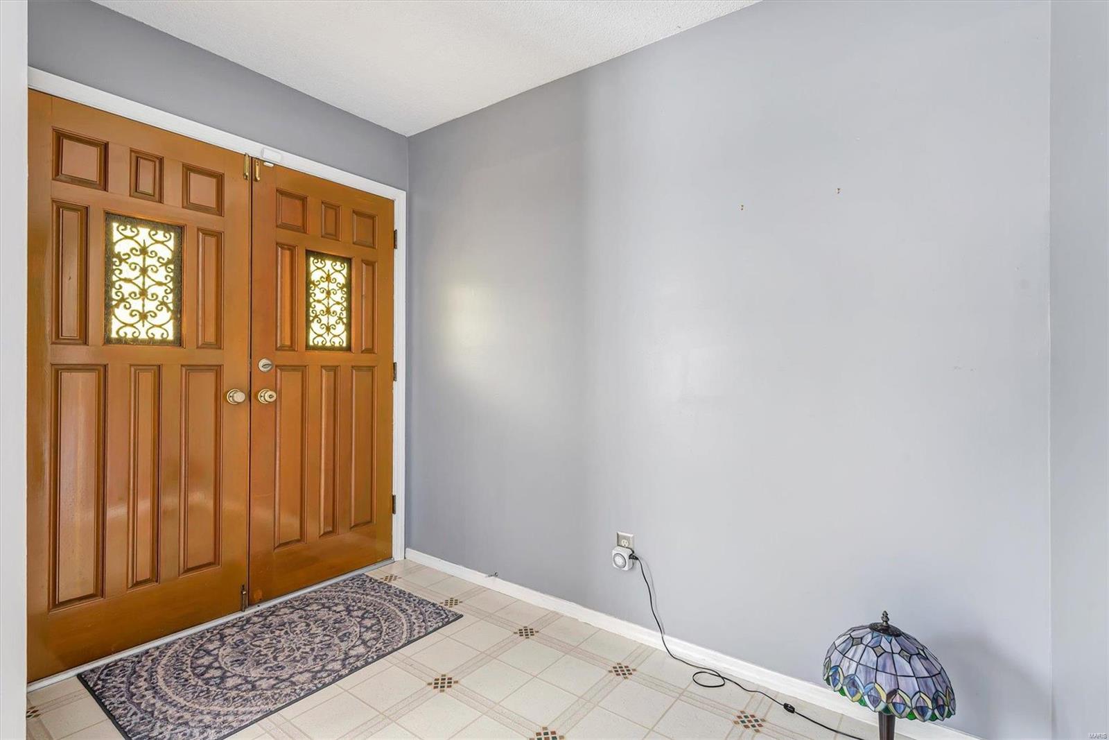 5331 Casa Royale Drive St. Louis, MO 63129 - Photo 3 of 42