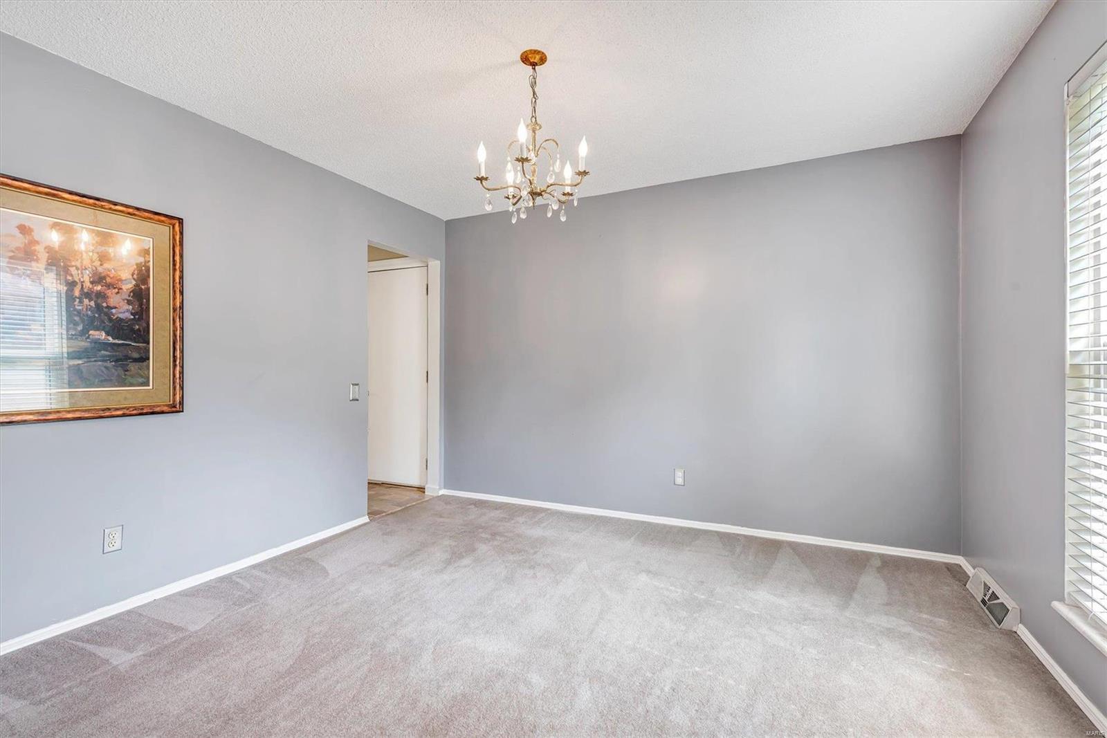 5331 Casa Royale Drive St. Louis, MO 63129 - Photo 6 of 42