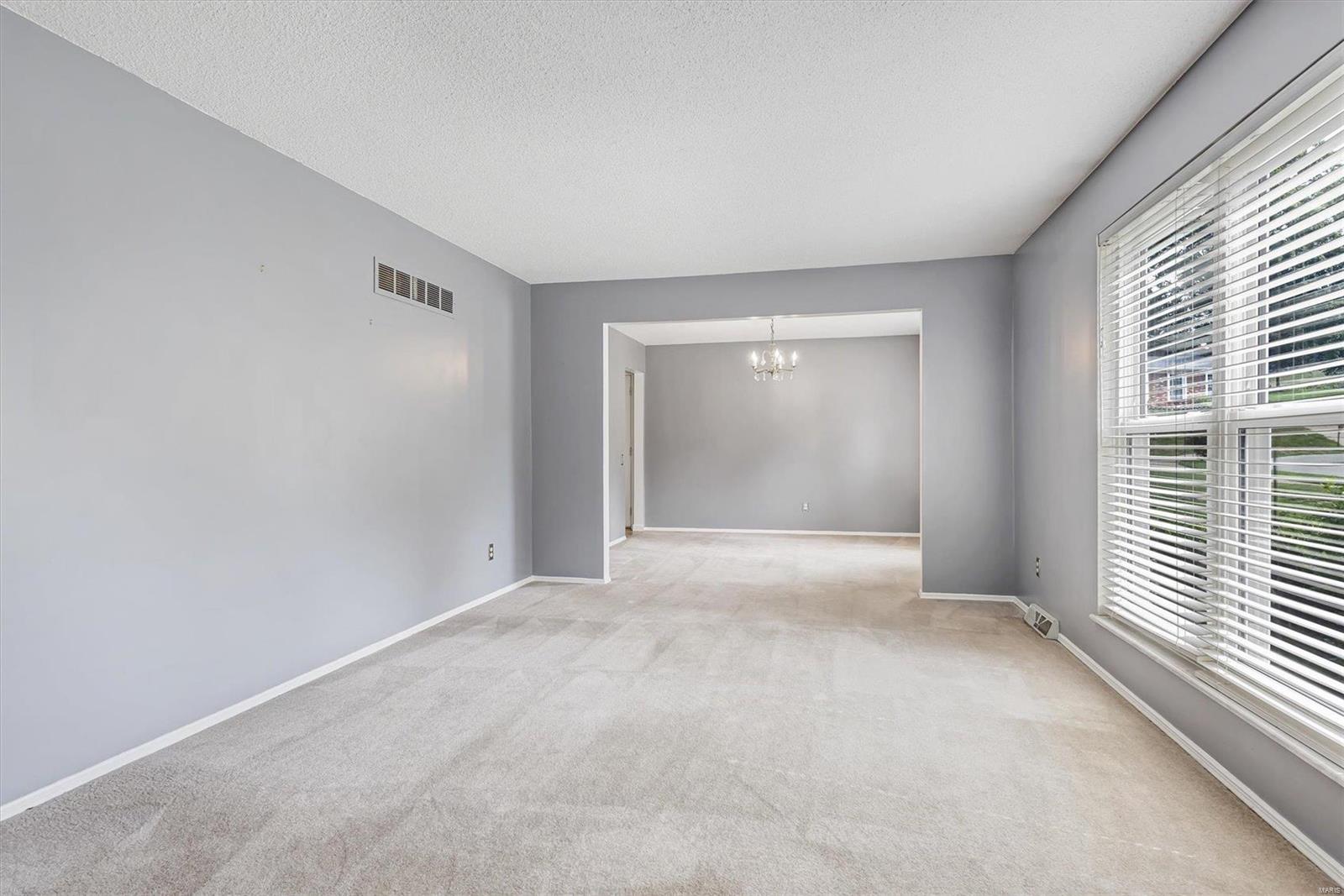 5331 Casa Royale Drive St. Louis, MO 63129 - Photo 7 of 42