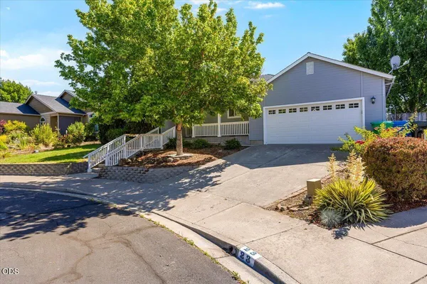 $429,000 | 17 Meadowfield Circle, Eagle Point, OR 97524