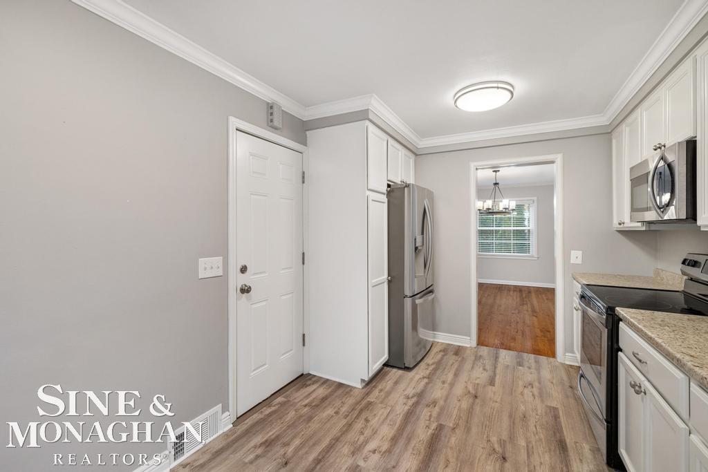 835 Harcourt Road Grosse Pointe, MI 48230 - Photo 15 of 41